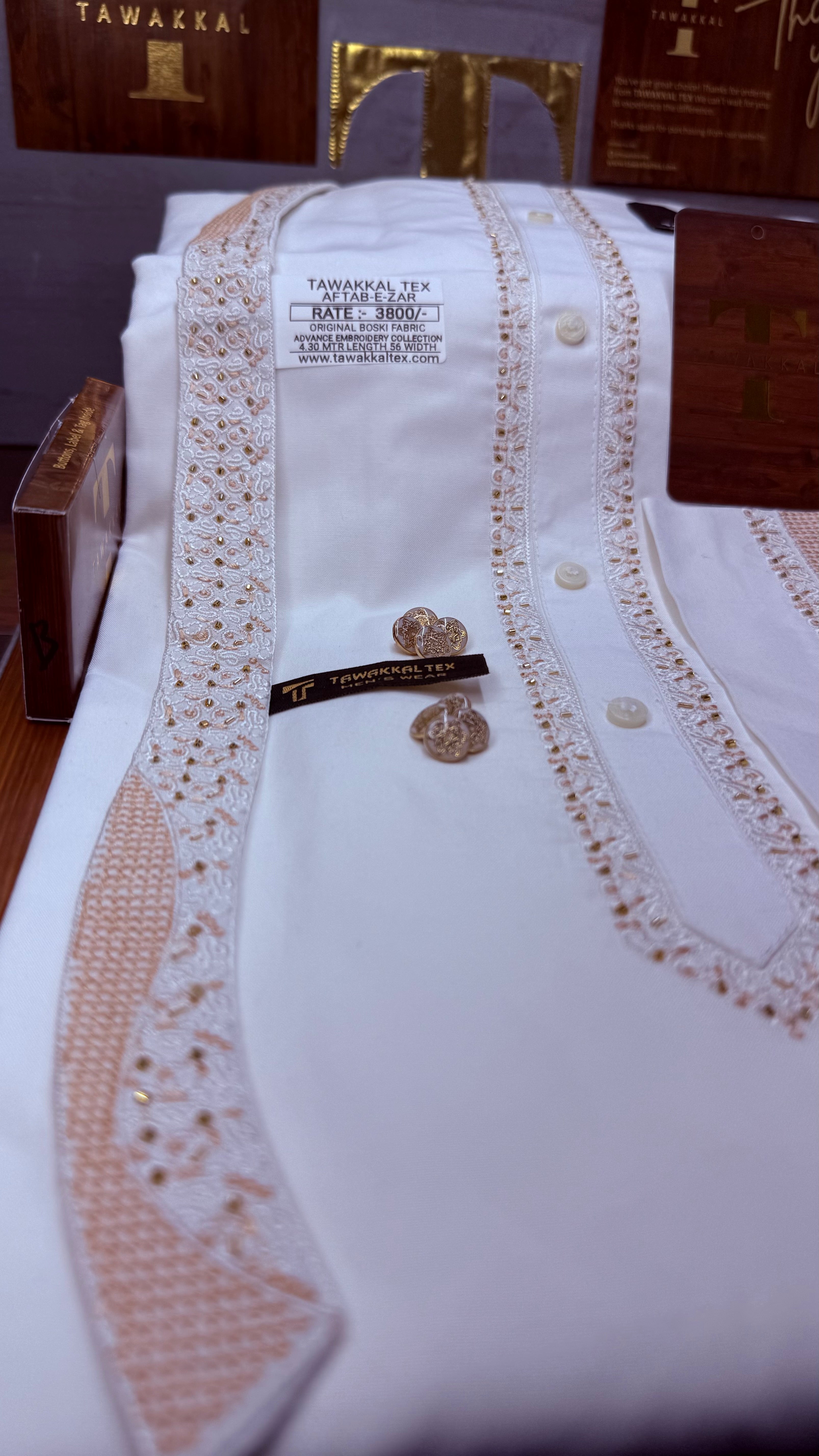 -AFTAB-E-ZAR BOSKI KING WHITE ADVANCE TARKASHI EMBROIDERY UNSTICHED KURTA SALWAR PATHANI (TAWAKKAL TEX)