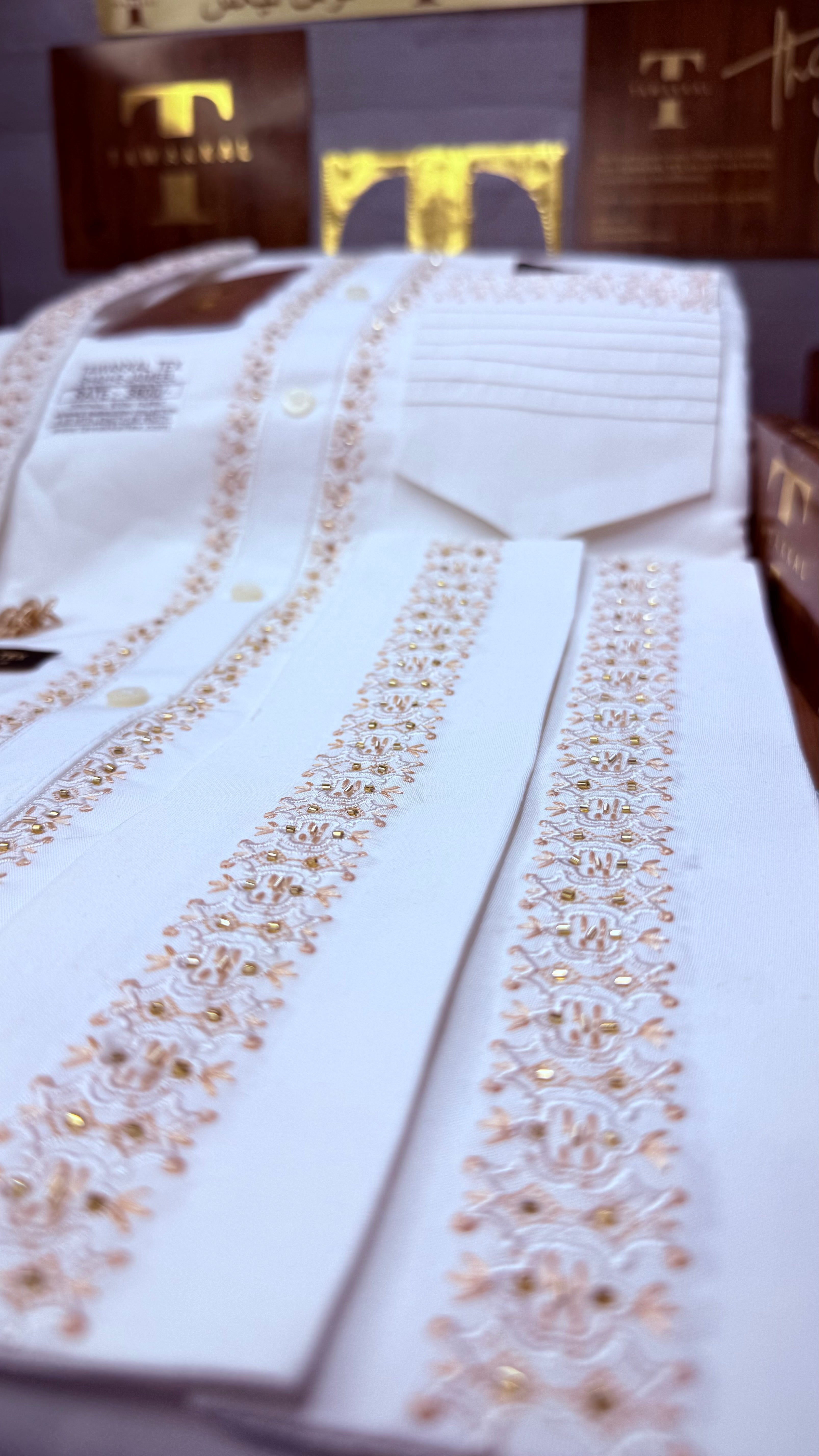 BOSKI KING WHITE -SHAH-E-JAMEEL  ADVANCE TARKASHI EMBROIDERY UNSTICHED KURTA SALWAR PATHANI (TAWAKKAL TEX)