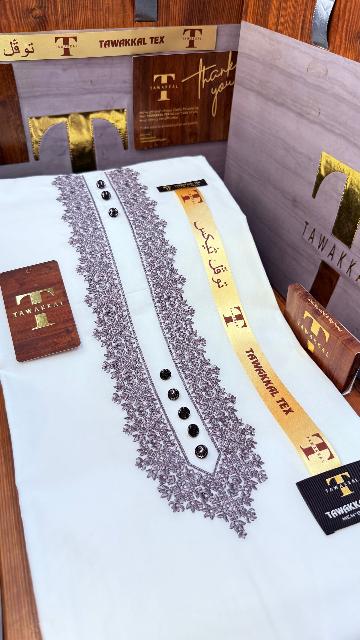 -AARIZ GREY KASHMIRI IMPORTED KURTA SALWAR PATHANI.(EID SPECIAL IMPORTED KASHMIRI COLLECTION)