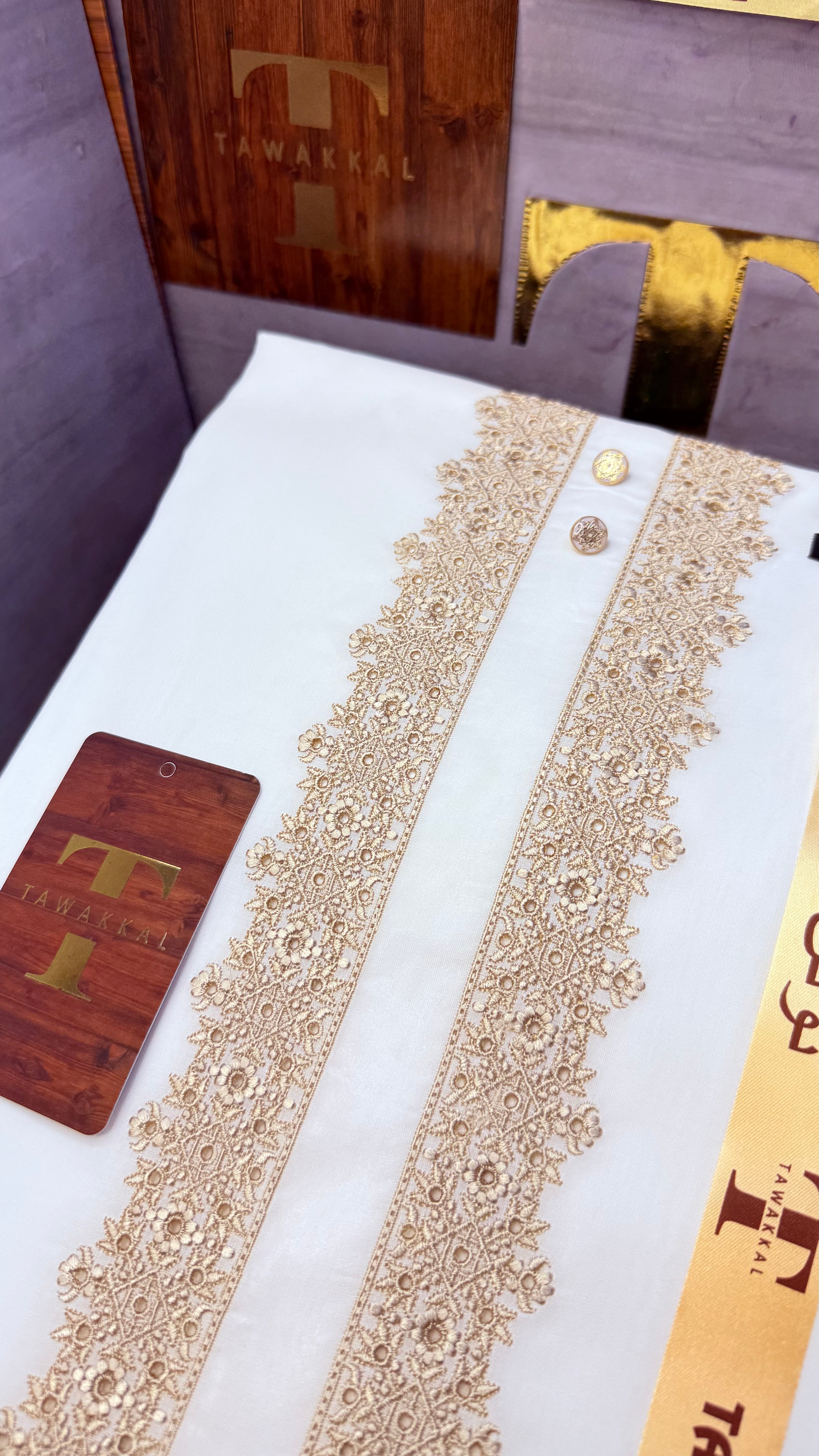 -AARIZ CREAMY KASHMIRI IMPORTED KURTA SALWAR PATHANI.(EID SPECIAL IMPORTED KASHMIRI COLLECTION)