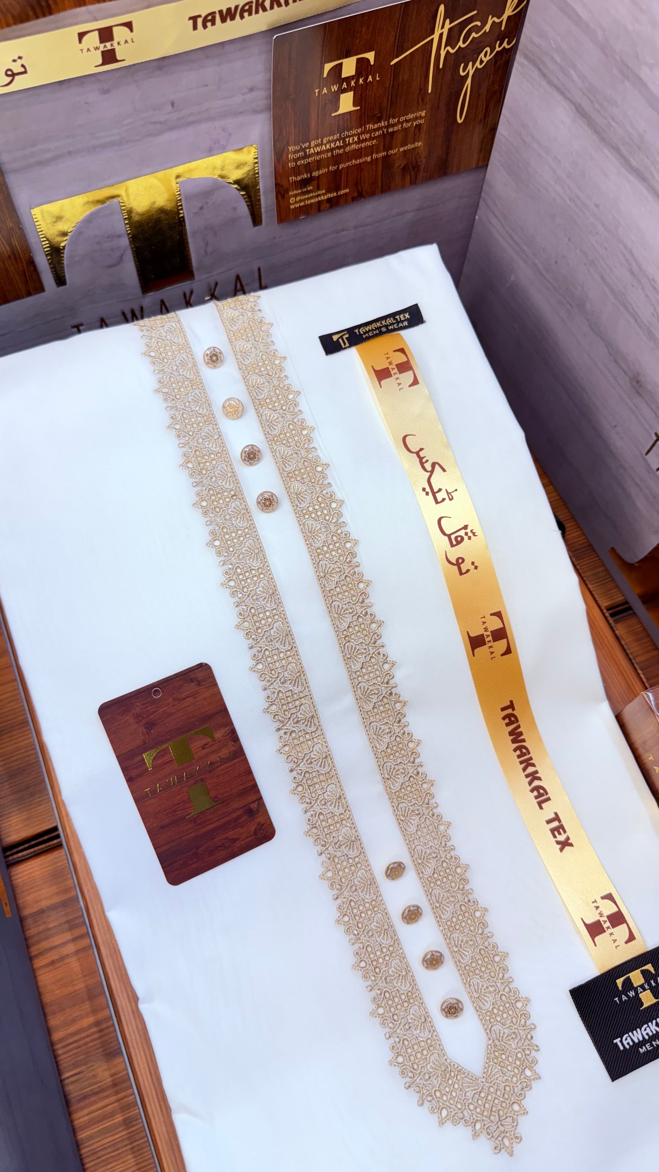 BADAR ORIGINAL CREAMY KASHMIRI IMPORTED KURTA SALWAR PATHANI.(WITH AQ365 PERFUME FREE)