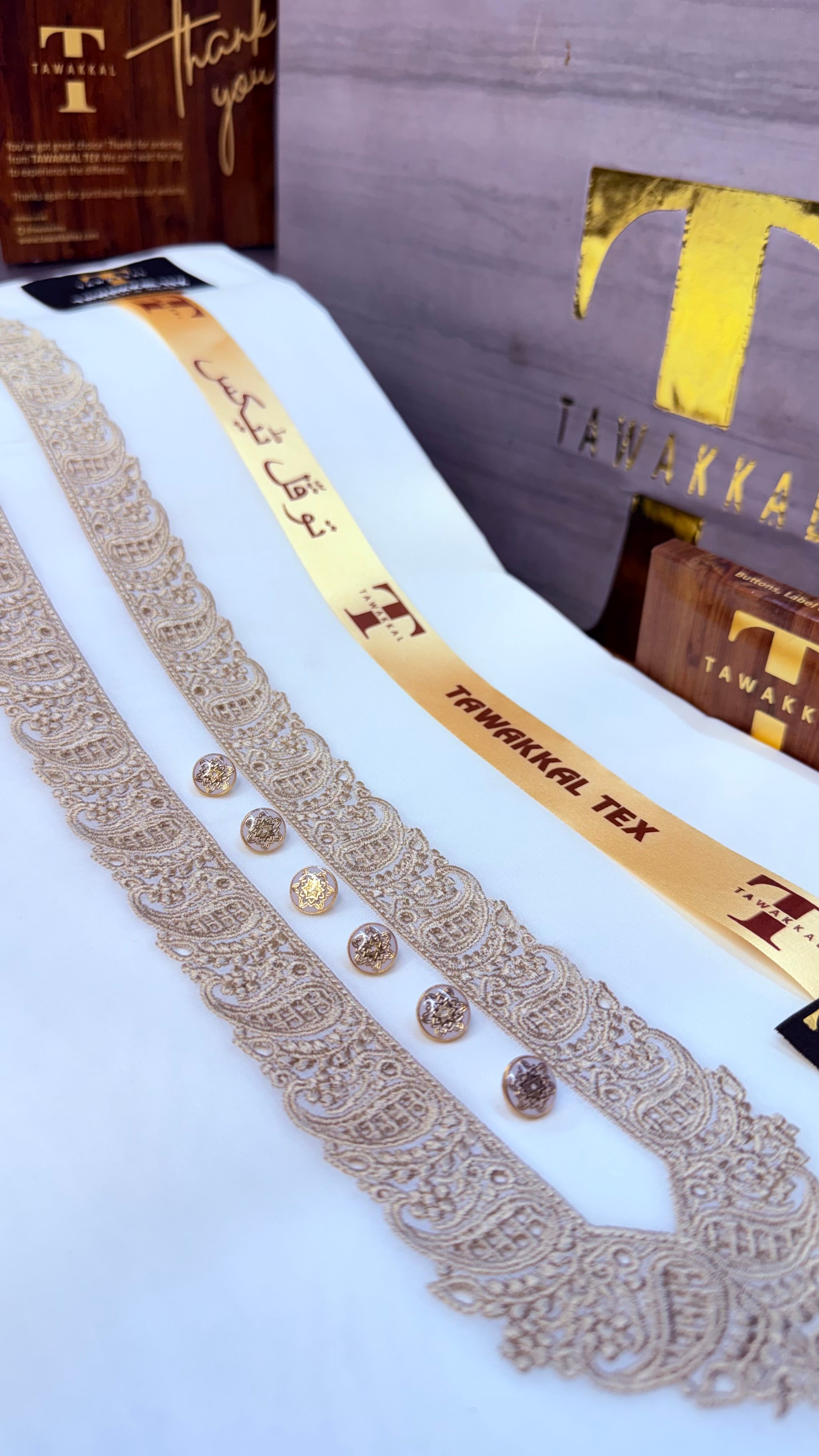 TABUR ORIGINAL CREAMY KASHMIRI IMPORTED KURTA SALWAR PATHANI.(EID SPECIAL IMPORTED KASHMIRI COLLECTION)