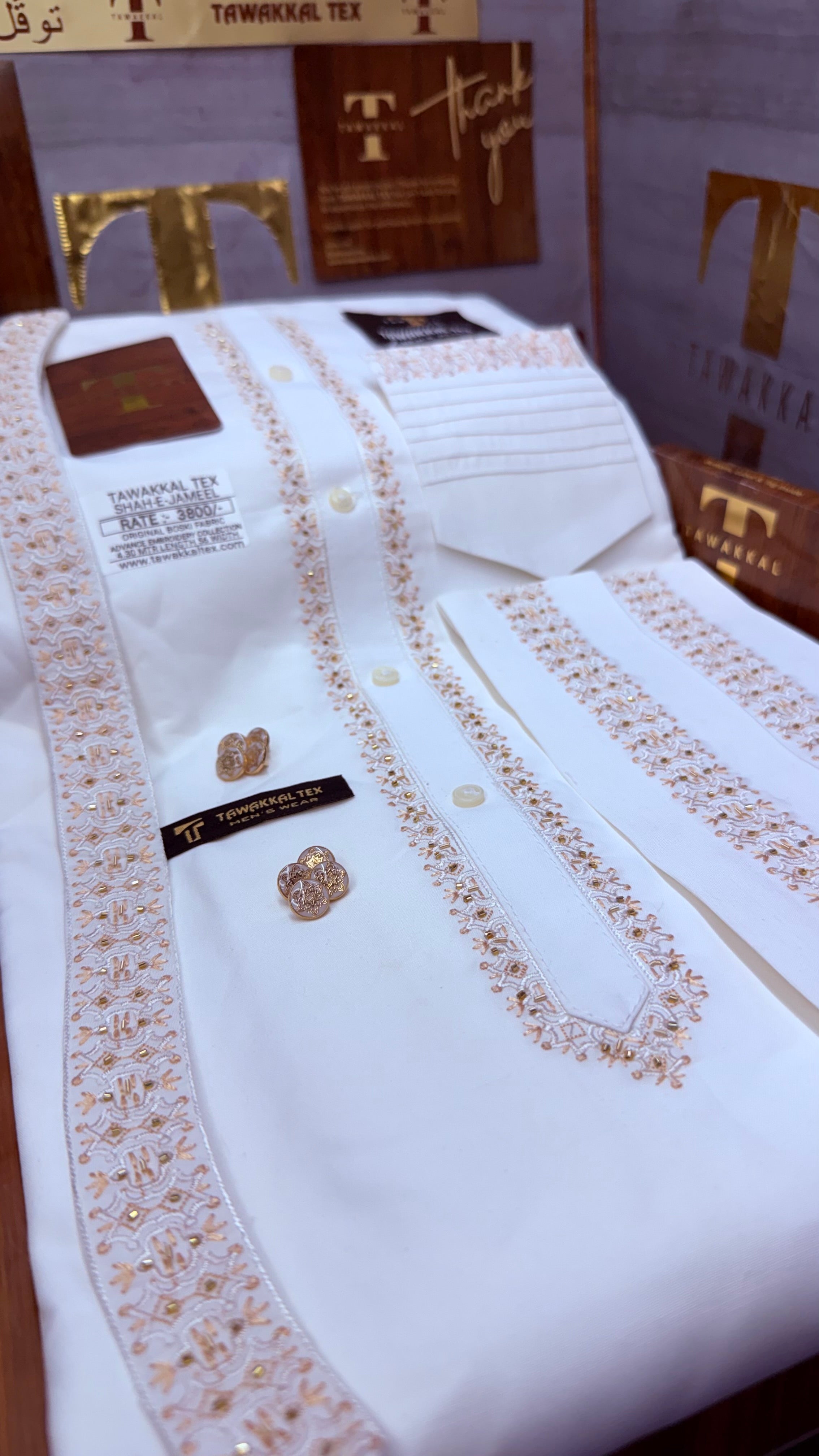BOSKI KING WHITE -SHAH-E-JAMEEL  ADVANCE TARKASHI EMBROIDERY UNSTICHED KURTA SALWAR PATHANI (TAWAKKAL TEX)