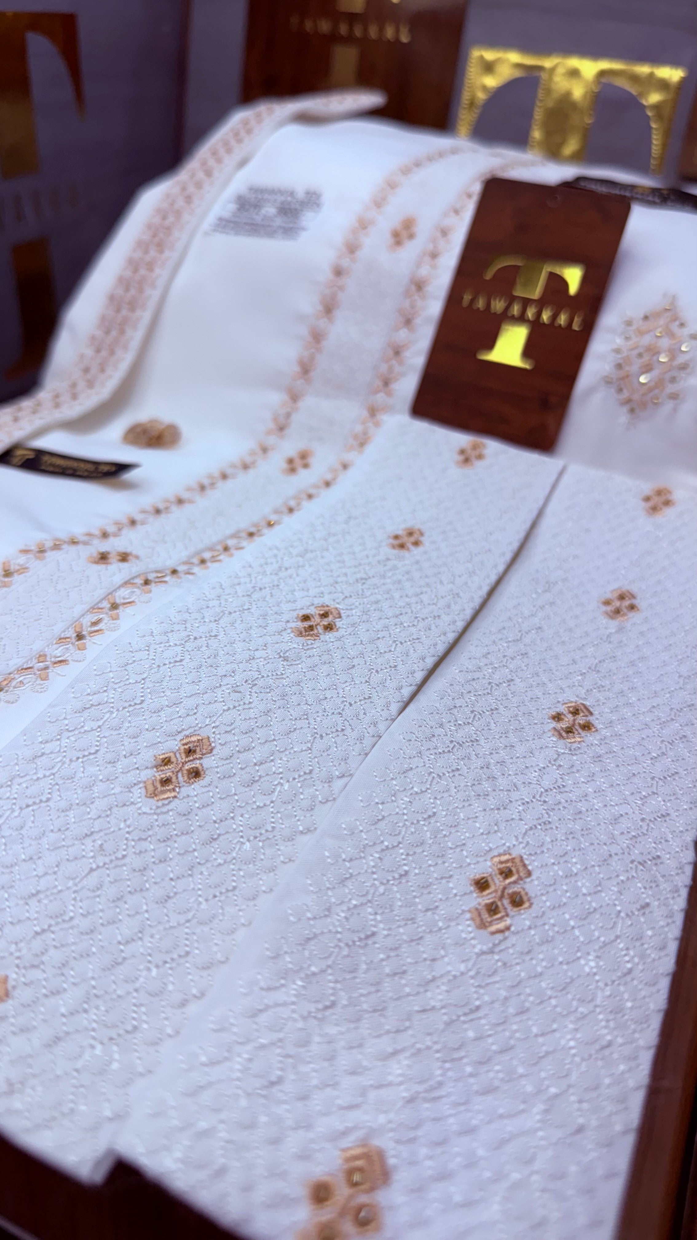 -SULTAN-E-AAFREEN BOSKI KING WHITE ADVANCE TARKASHI EMBROIDERY UNSTICHED KURTA SALWAR PATHANI (TAWAKKAL TEX)