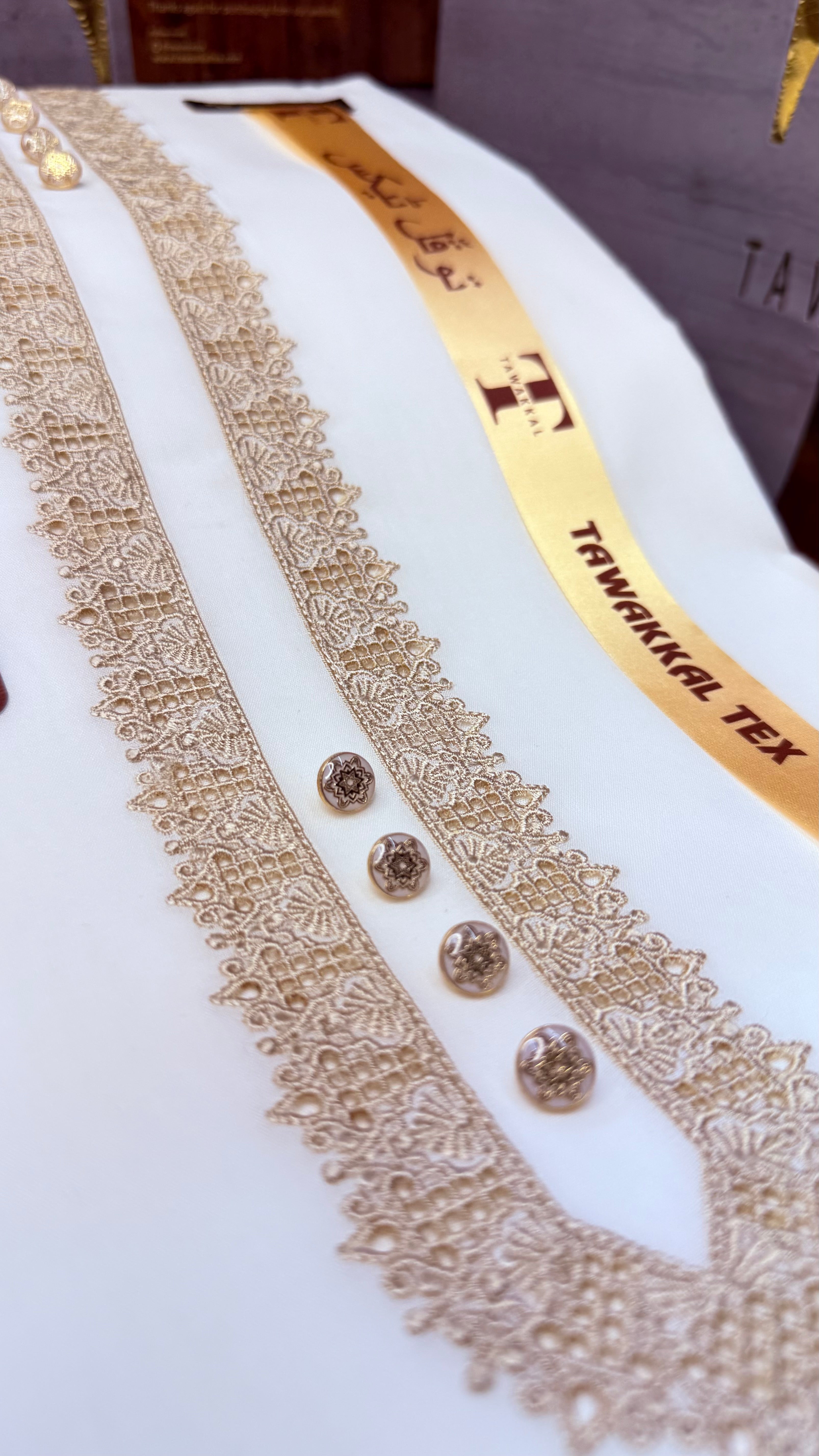 BADAR ORIGINAL CREAMY KASHMIRI IMPORTED KURTA SALWAR PATHANI.(WITH AQ365 PERFUME FREE)