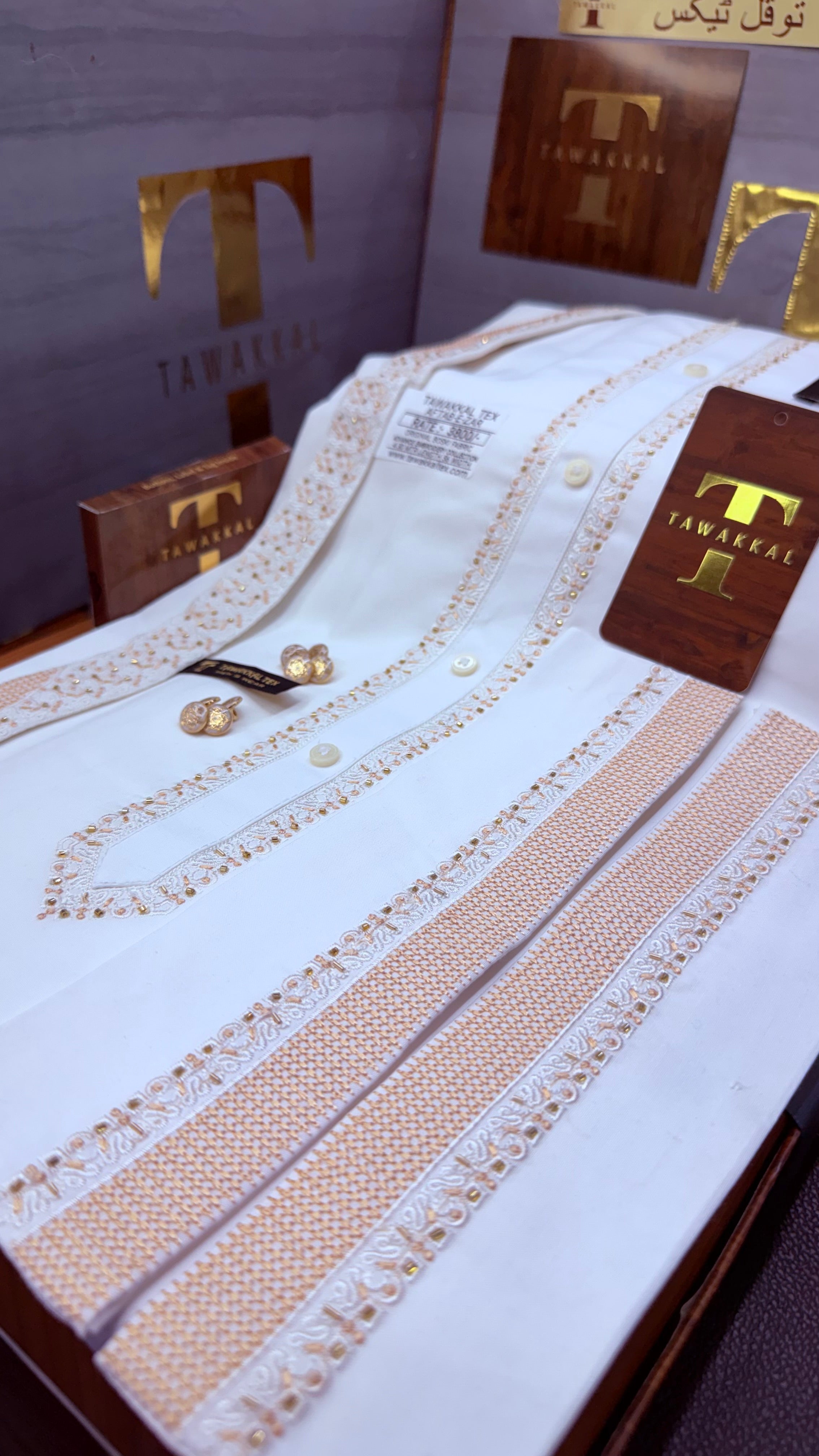 -AFTAB-E-ZAR BOSKI KING WHITE ADVANCE TARKASHI EMBROIDERY UNSTICHED KURTA SALWAR PATHANI (TAWAKKAL TEX)