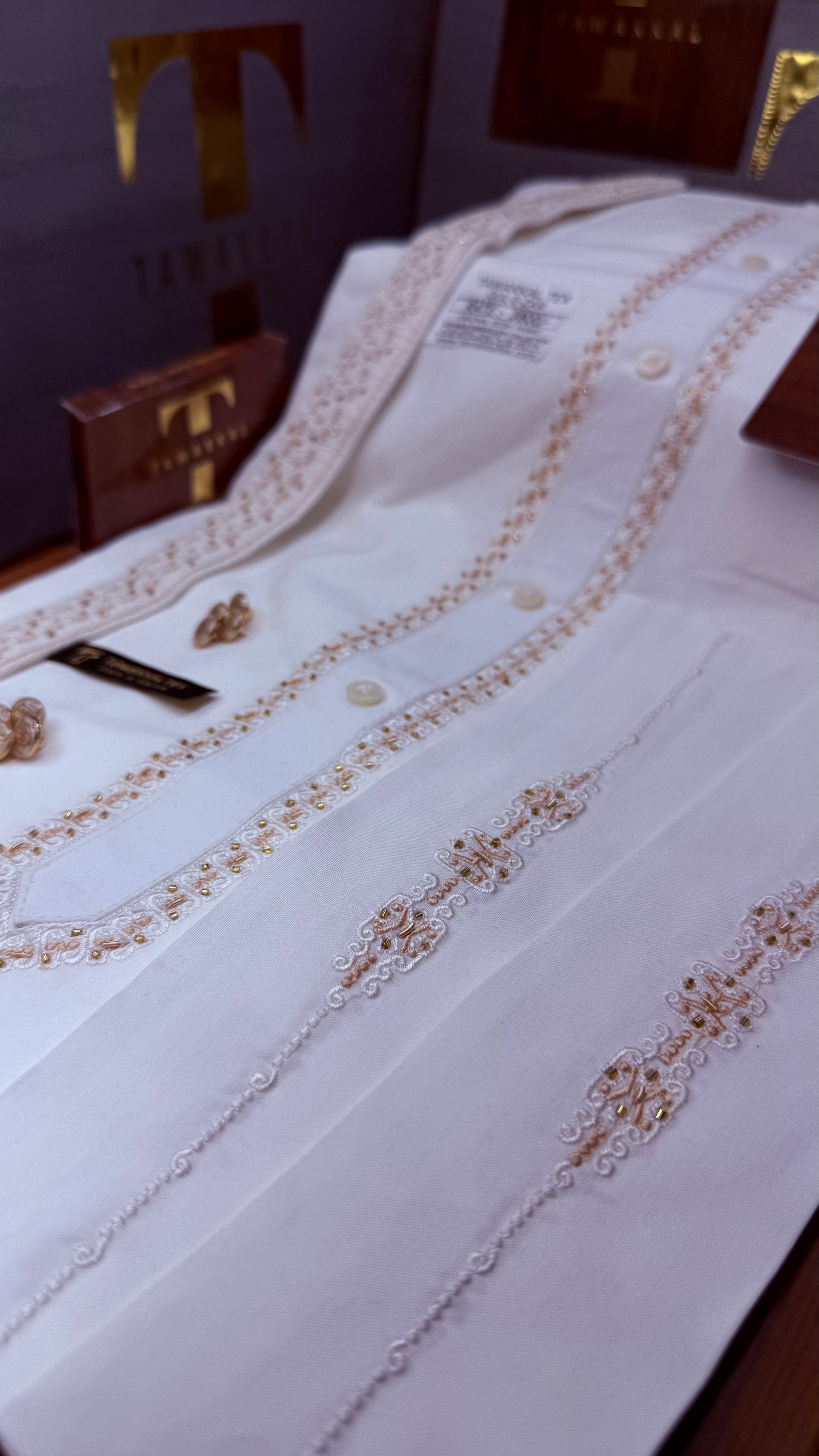 -GUL-E-ZAR BOSKI KING WHITE ADVANCE TARKASHI EMBROIDERY UNSTICHED KURTA SALWAR PATHANI (TAWAKKAL TEX)