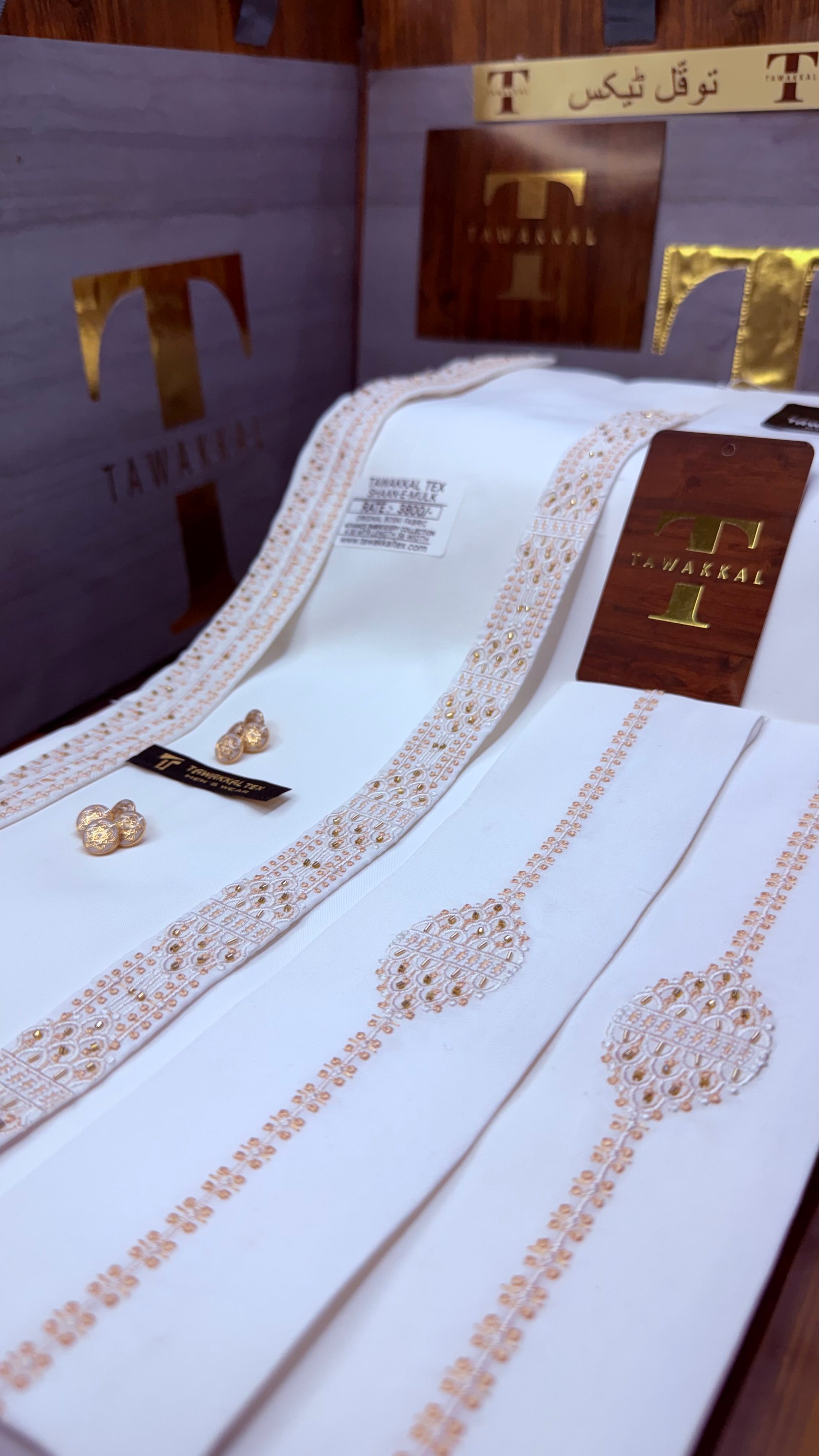 -SHAAN-E-MULK BOSKI KING WHITE ADVANCE TARKASHI EMBROIDERY UNSTICHED KURTA SALWAR PATHANI (TAWAKKAL TEX)