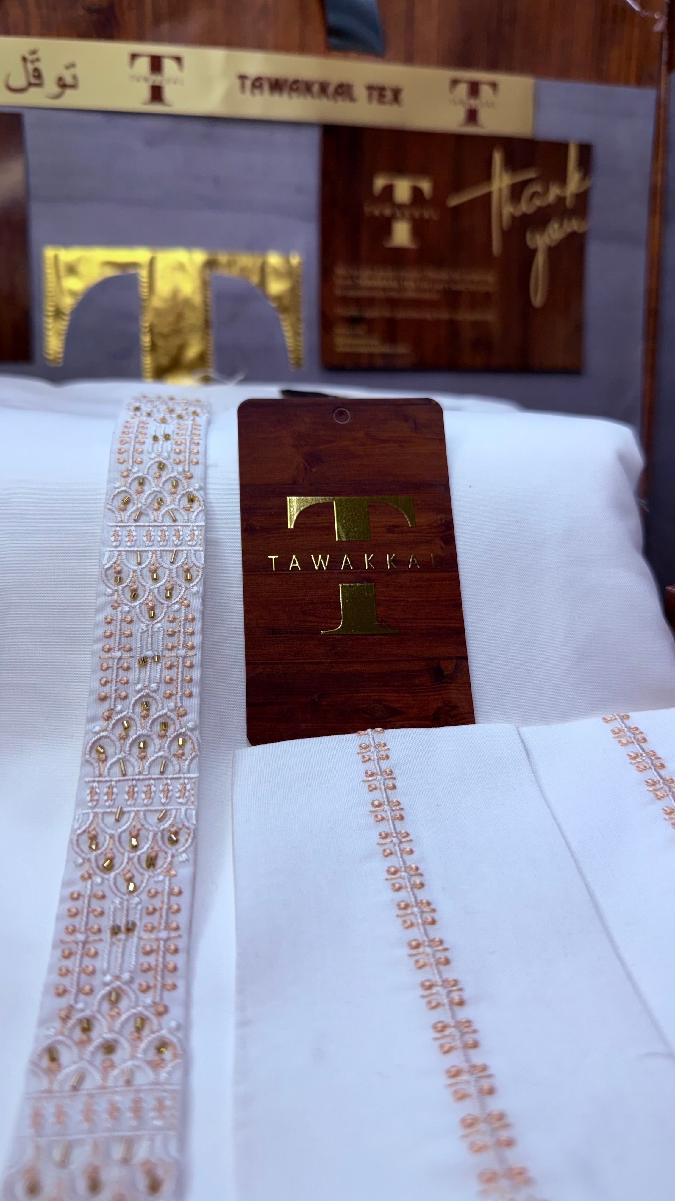 -SHAAN-E-MULK BOSKI KING WHITE ADVANCE TARKASHI EMBROIDERY UNSTICHED KURTA SALWAR PATHANI (TAWAKKAL TEX)