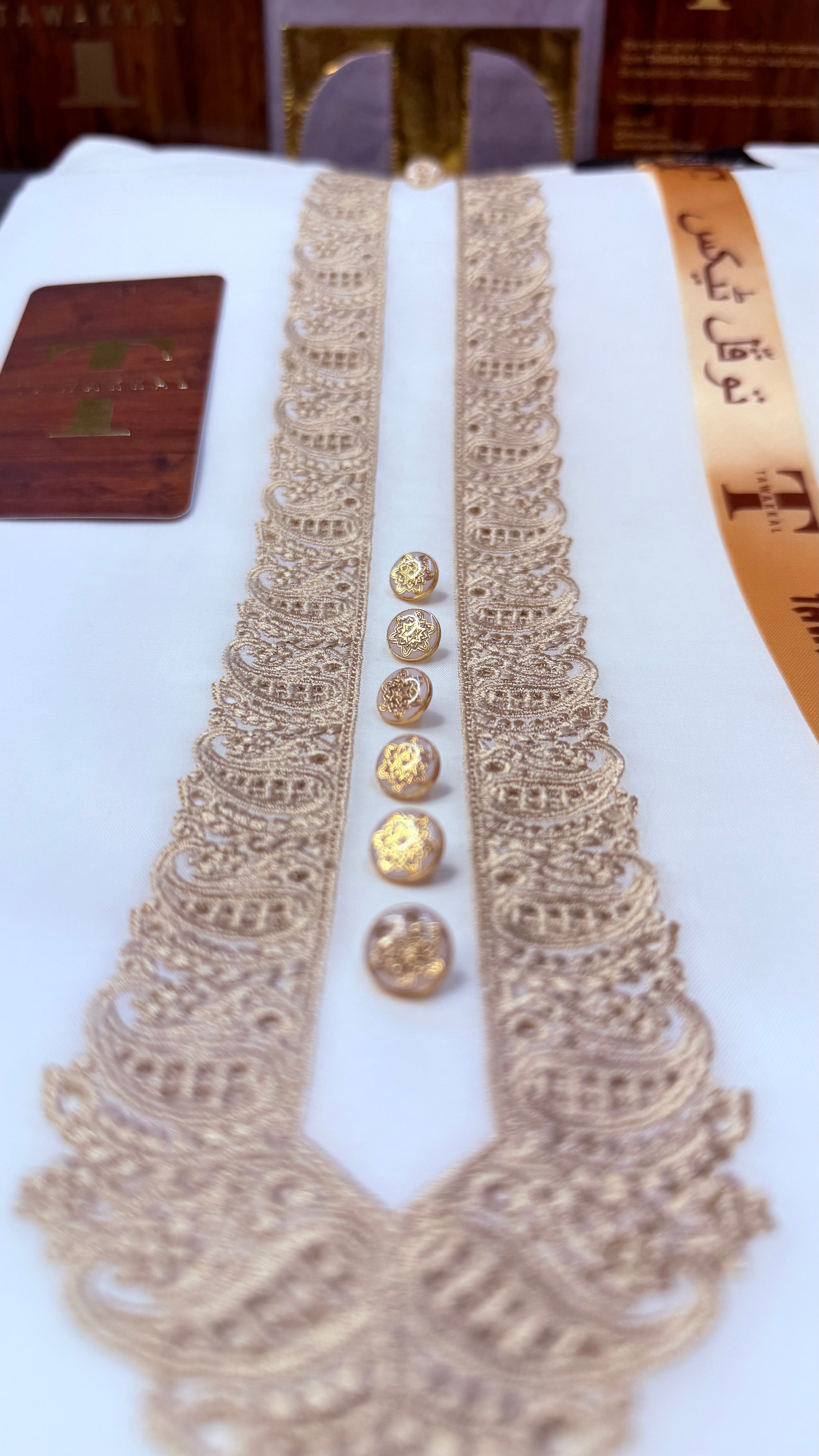 TABUR ORIGINAL CREAMY KASHMIRI IMPORTED KURTA SALWAR PATHANI.(EID SPECIAL IMPORTED KASHMIRI COLLECTION)