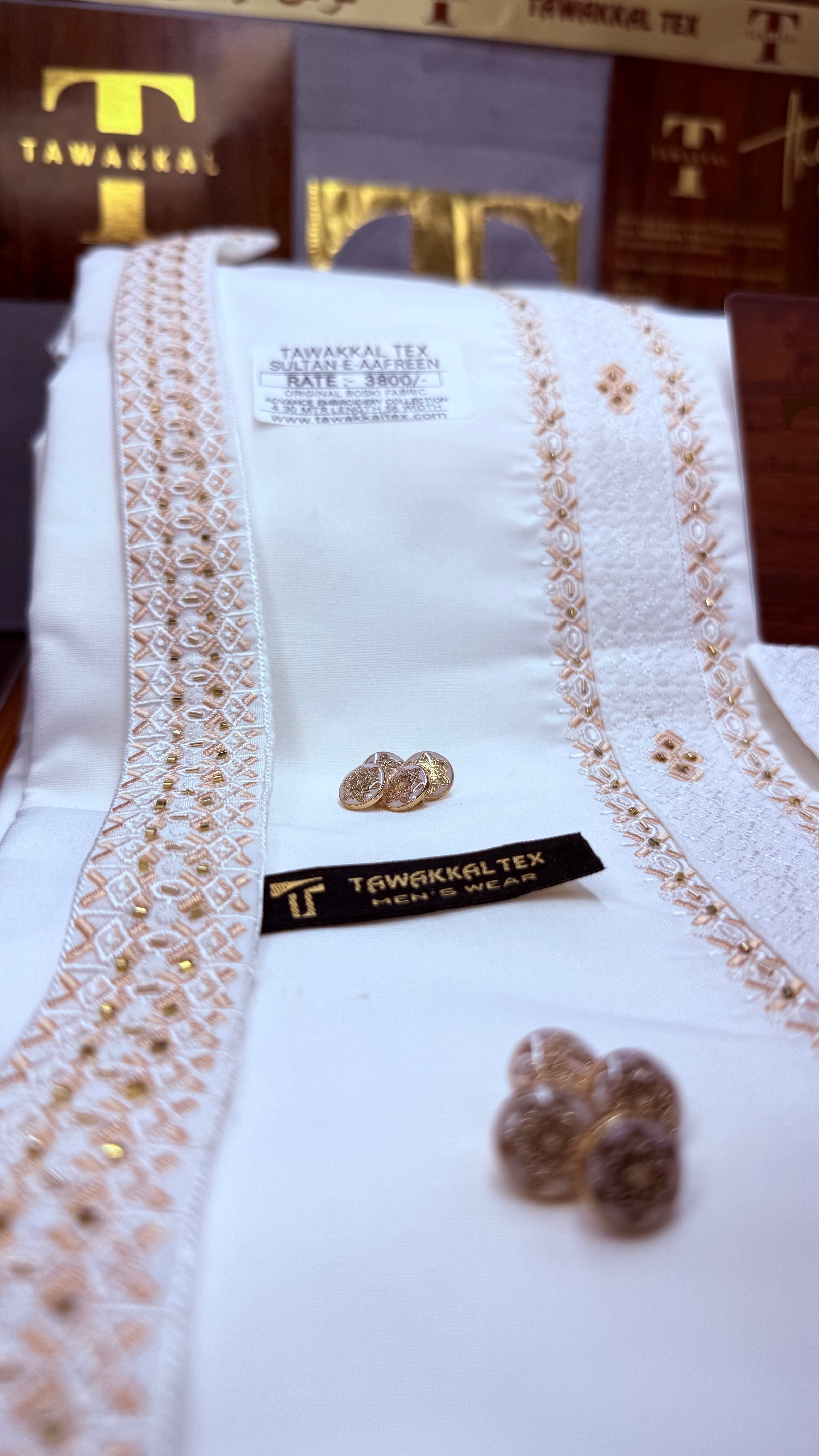 -SULTAN-E-AAFREEN BOSKI KING WHITE ADVANCE TARKASHI EMBROIDERY UNSTICHED KURTA SALWAR PATHANI (TAWAKKAL TEX)