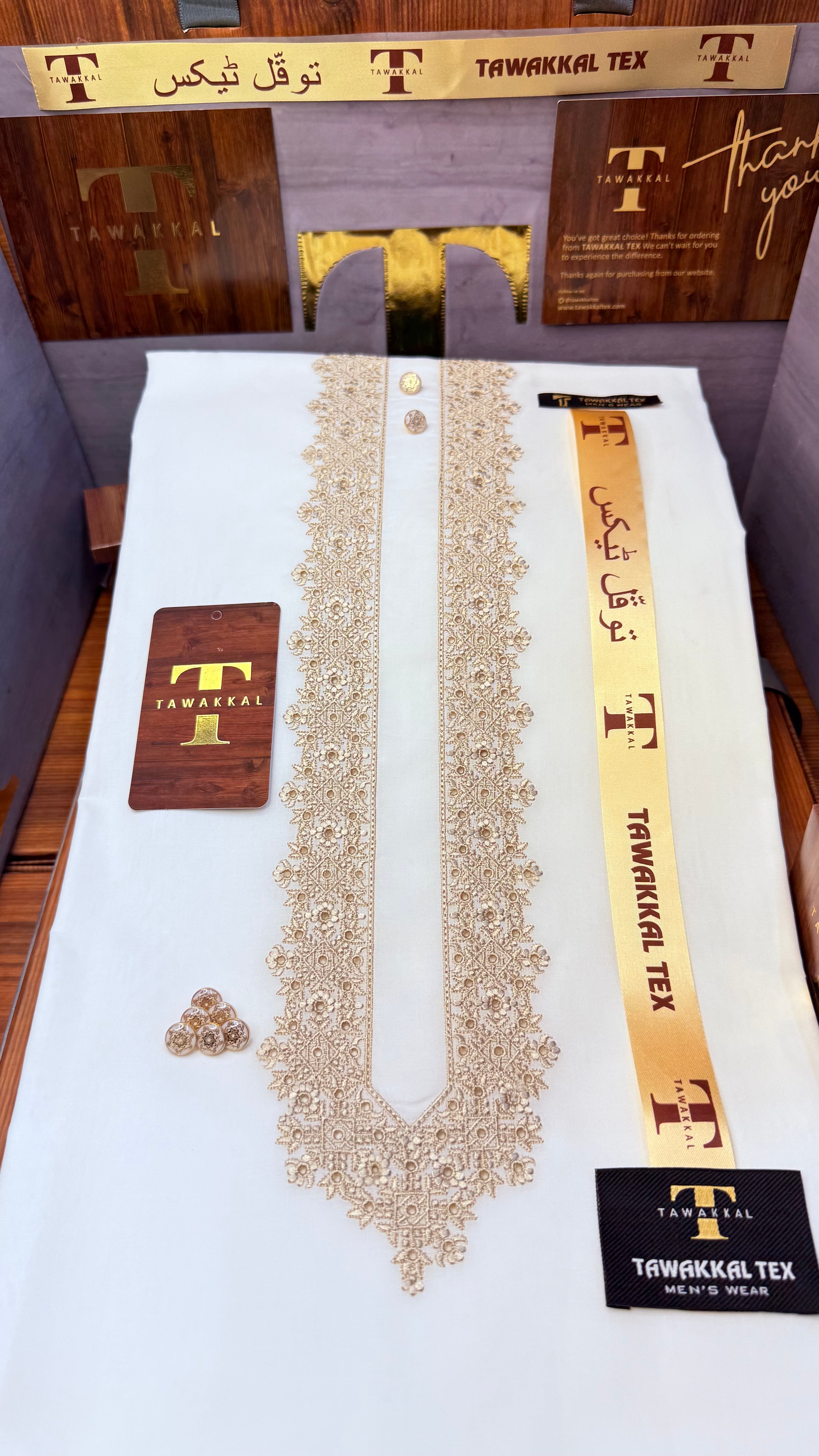 -AARIZ CREAMY KASHMIRI IMPORTED KURTA SALWAR PATHANI.(EID SPECIAL IMPORTED KASHMIRI COLLECTION)