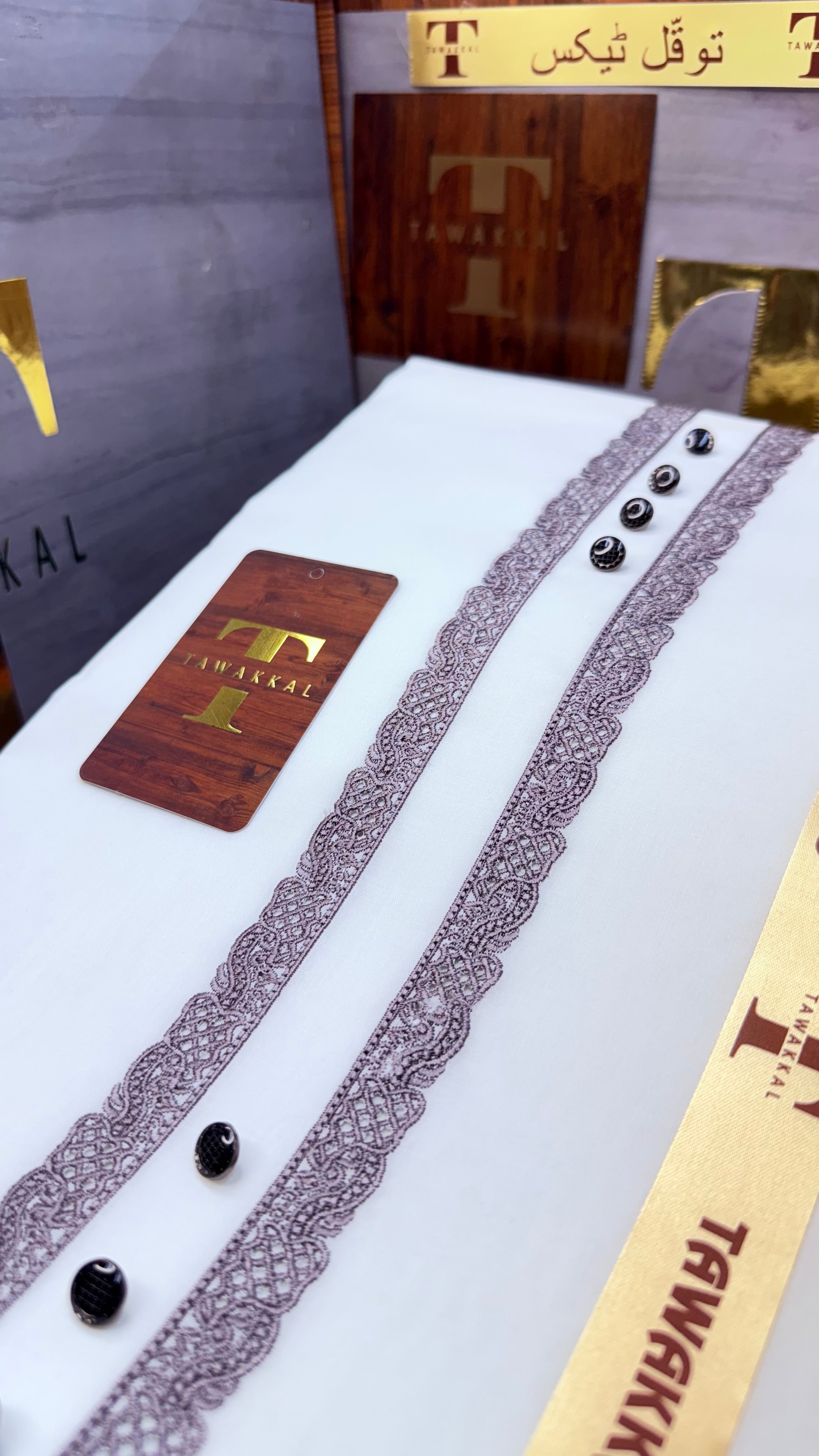 -AZLAAN ORIGINAL GREY KASHMIRI IMPORTED KURTA SALWAR PATHANI.(WITH AQ365 PERFUME FREE)